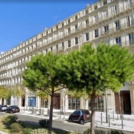 Apartment Studio Facing The Sea In Downtown Marseille